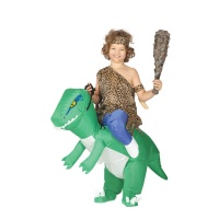 Costume d'enfant sur les épaules d'un dinosaure