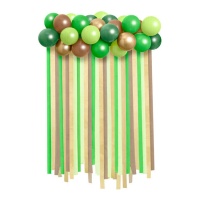 Guirlande de ballons avec rideau vert et marron