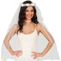 Couronne de fleurs blanches avec voile de mariée