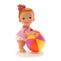 Figurine pour gâteau de baptême de bébé fille jouant avec le ballon de 11 x 7 cm